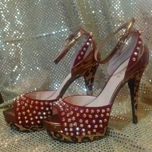 Guess~Stunning Platform Stilettos🔥 - Picture 2 of 8